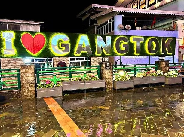 The illuminated I-love-Gangtok sign on M.G. Marg at night